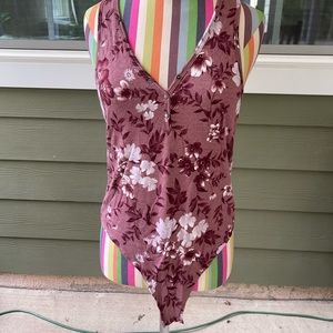 American Eagle Floral Body Suit!!